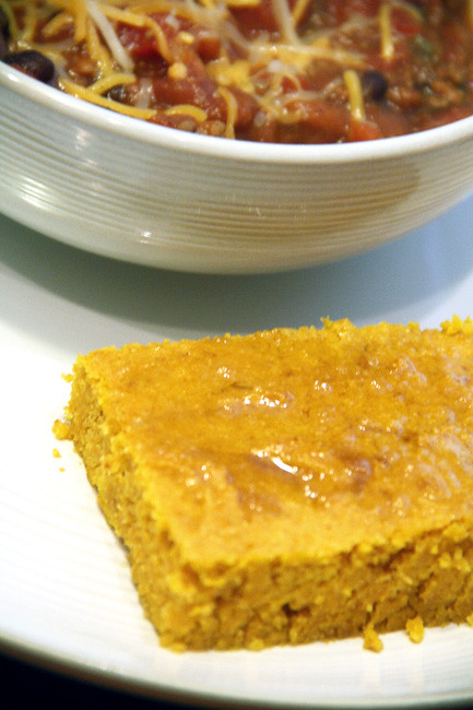 Chili-and-cornbread