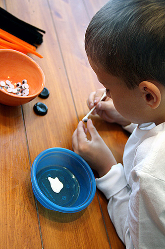 Craft_Nat-gluing-eye