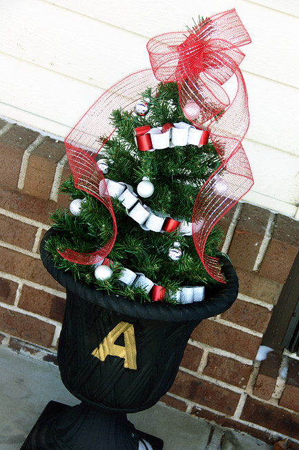 Tree-outside-in-urn