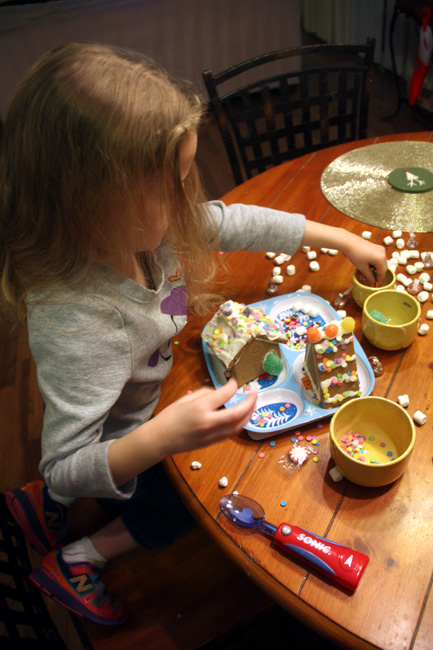 Aut-decorating