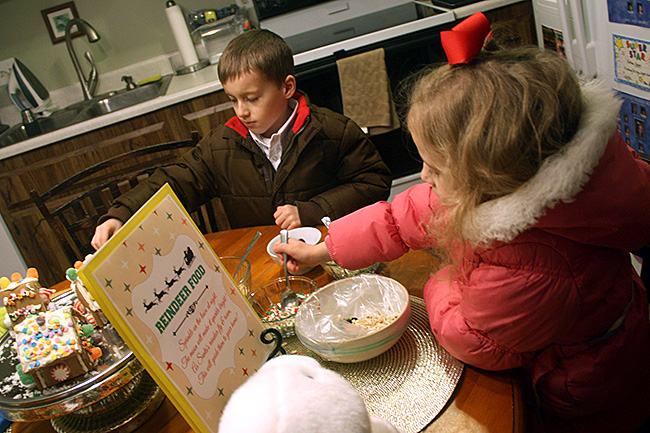 Nat-and-Aut-making-up-their-bowls