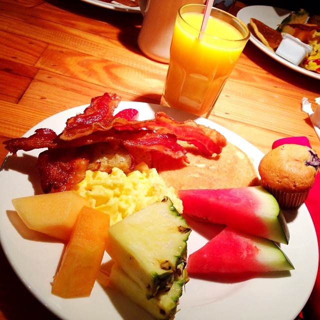Breakfast at Great Wolf before we head over to Lego Discovery World. Going to be such a fun day!!