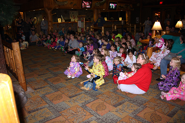 Story-time_in-group