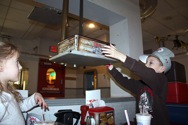 Fritz_Nat-getting-food-off-lever