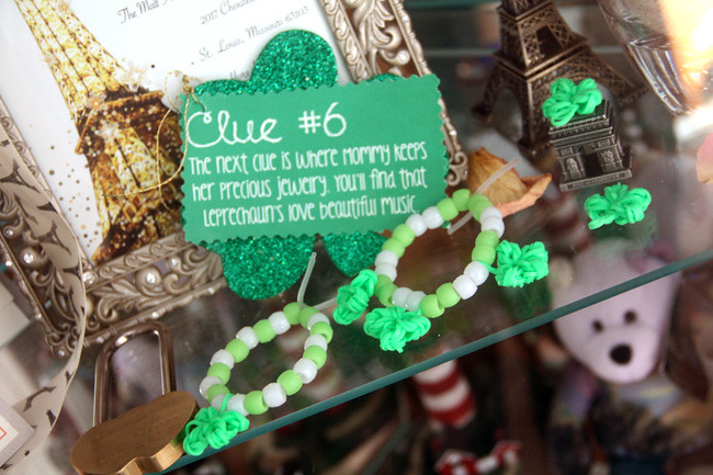 Clue-6_Curio-Cabinet