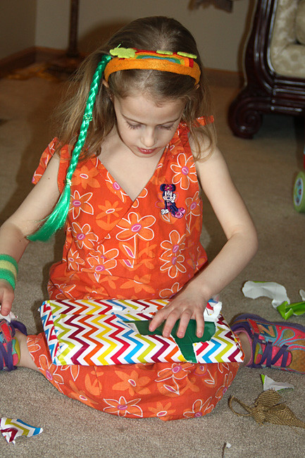 Aut-unwrapping-gift-upstairs