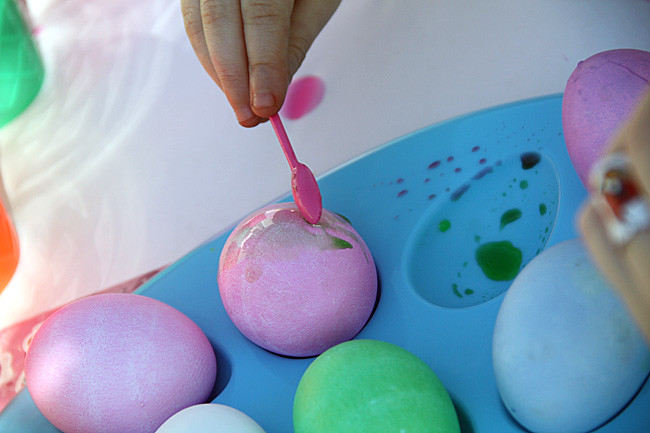 CLoseup-Autumn-painting-egg