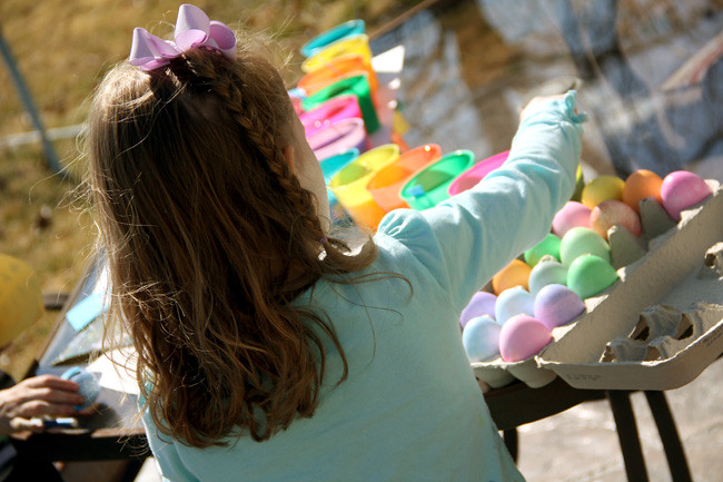 Back-of-Aut-dying-eggs