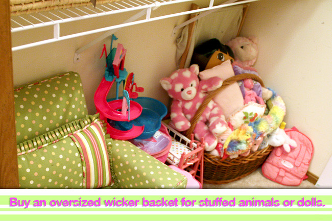 Aut-Basket-of-Stuffed-Animals