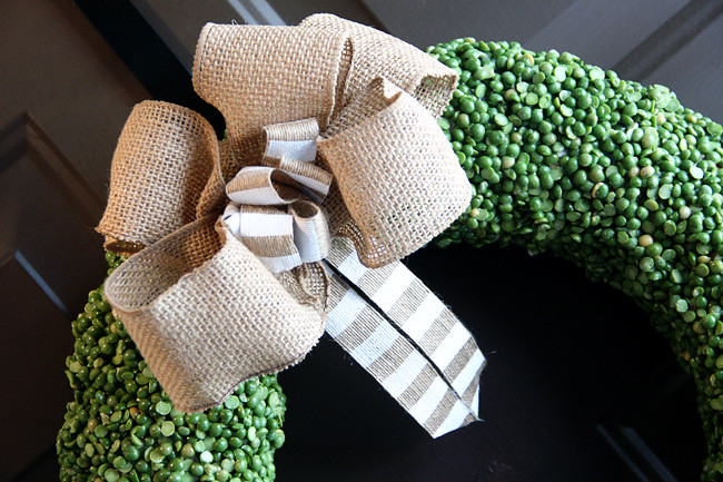 Done_On-Door_Close-Up-Of-Bow