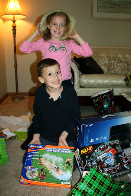 Presents_Aut-gift-to-Nay
