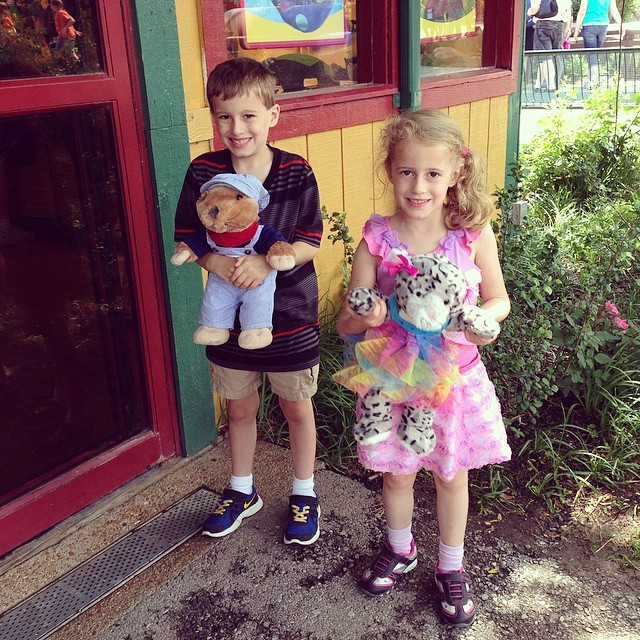 Since both kids did SO well in school, I rewarded them with Build a Bear at the zoo!! Nathan got a prairie dog and Autumn a snow leopard. They love their stuffies!! ❤️ #latergram