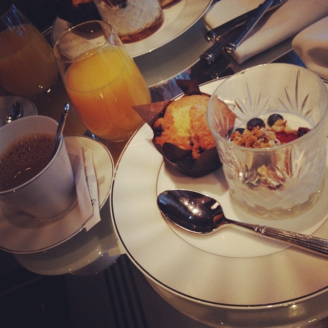 Breakfast at the hotel, not bad for complimentary... Then, we are off to Chinatown and Little Italy. ☕️