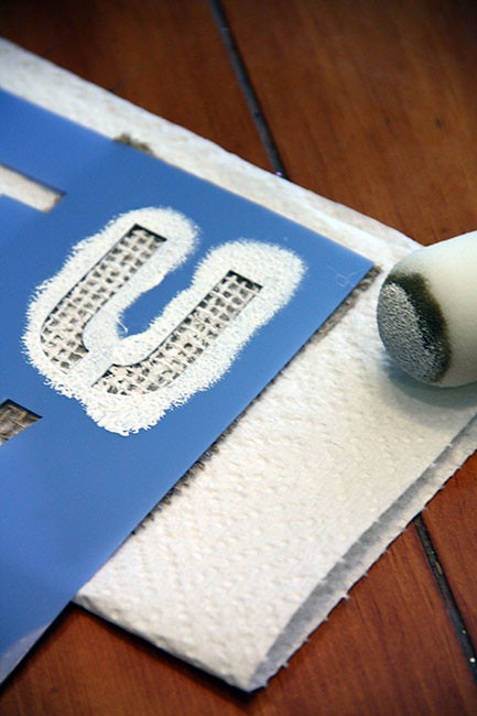 Make_Sponge-painting-a-U