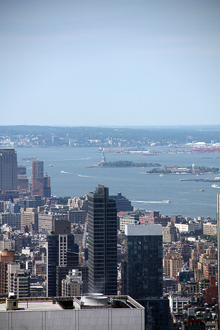 Top-of-the-Rock_Statue-of-Liberty
