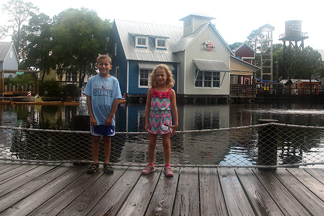 Kids-in-front-of-Baytowne-Wharf