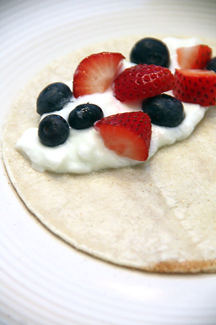 Making_Yogurt-and-Fruit