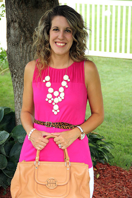 Mid-View_Closer-with-purse