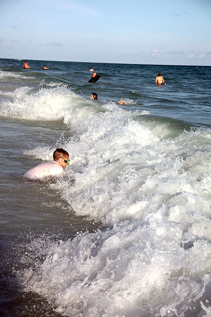 Beach_Nat-and-a-wave