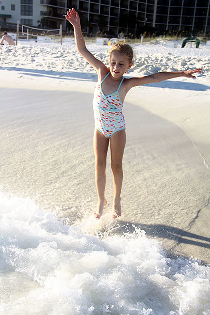 Beach_Aut-jumping-wave