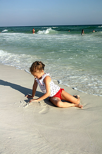 Aut-playing-in-sand