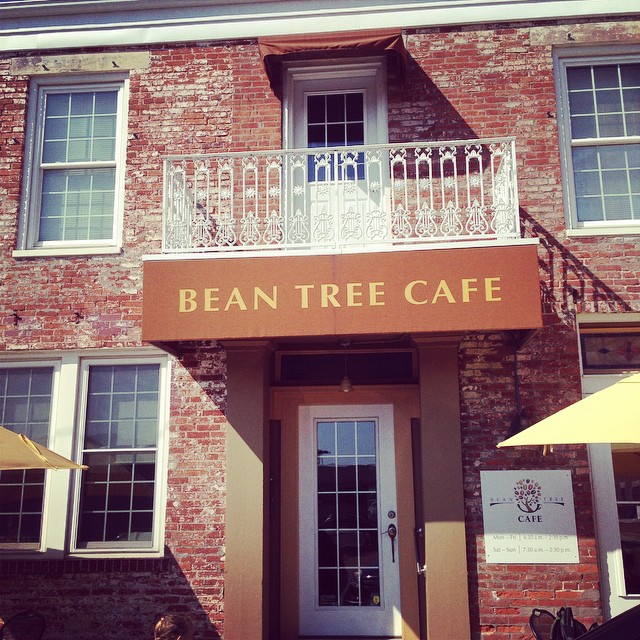 The kids have a 3 day weekend, so we made a trip over to Illinois to see my grandpas old farm. Stopped at this quaint little cafe that has the best frozen coffees!
