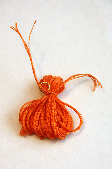 Create_Tie-knot-around-gold-ring