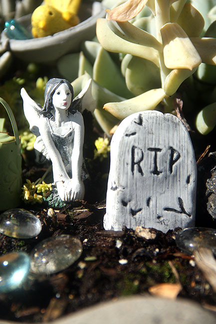 Fairy-Garden-tombstone