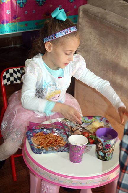 Aut-and-her-Food