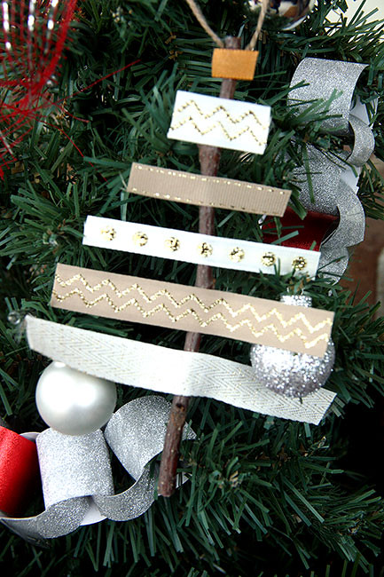 On-Tree_Ribbon-Ornament