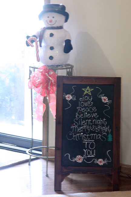 Living-Room_Chalkboard-&-Snowman