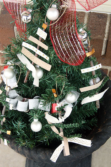 Ornaments-on-Tree