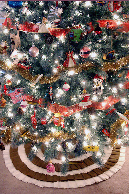 Mid-View-of-Tree-with-Skirt2