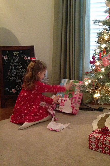 ChristmasEve_Aut-Opening-Gifts