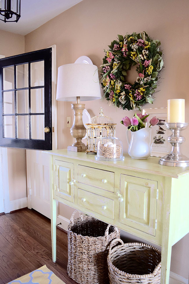 BrightColorsIntheEntryWay