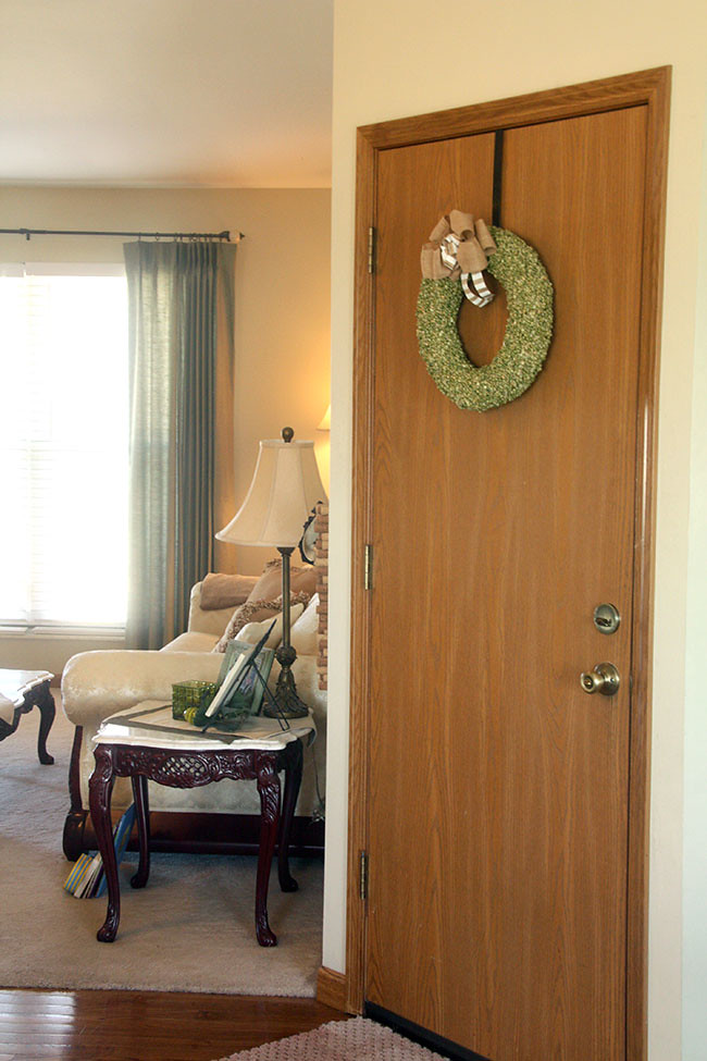Split-Pea-Wreath-on-Door