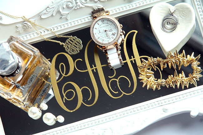 Jewelry_Close-up-of-letters