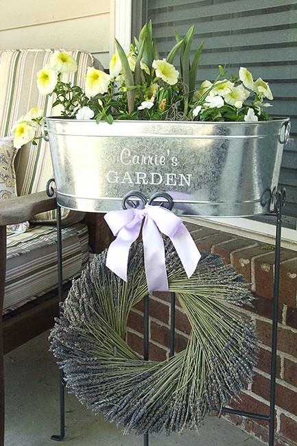 Front_Closeup-Galv-Container&Wreath