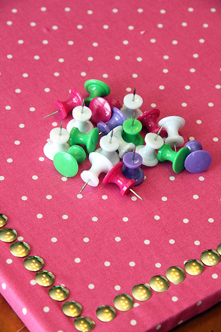 Create_Push-pins-in-matching-colors