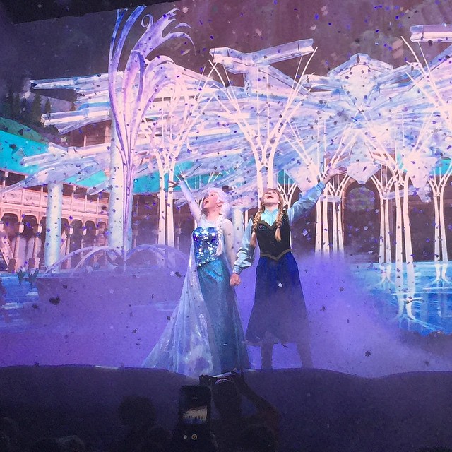 It snowed ❄️❄️❄️ on us (a lot!) at the end of the Frozen Sing-Along! So cool! Autumn, but of course, told me... "Mom, it's soap foam, not real snow." Lol. Smart girl! #frozen #frozensingalong #Disney #hollywoodstudios