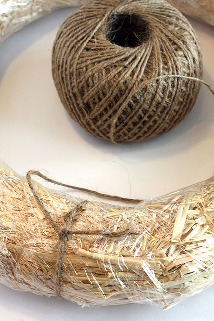 Create_Tie-jute-on-wreath