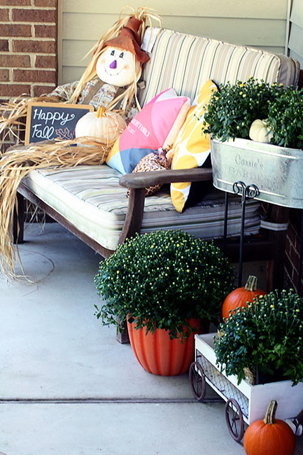 Scarecrow-and-Bench-Mums2