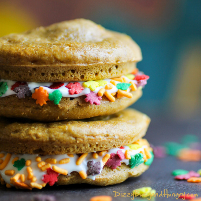 pumpkin-cheesecake-whoopie-pies-1
