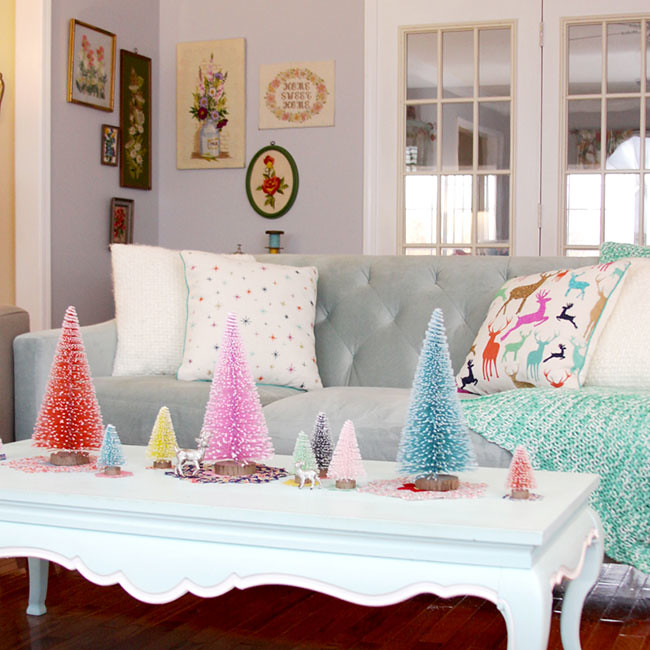 Colorful-Christmas-Living-Room-Display