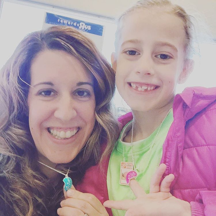 This sweet girl wanted to get best friend necklaces this morning, how could I say no? 😍👩👧💗