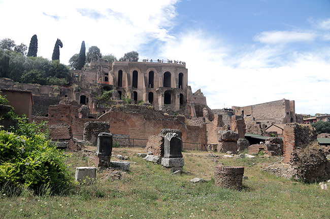 RomanForum9