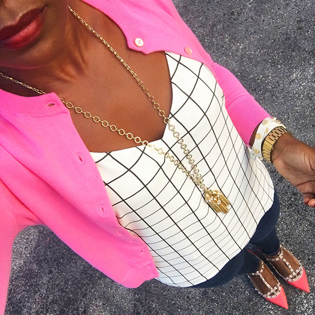 outfit-with-pink-cardigan-and-grid-top-streetstyle-valentino-rockstud-flats