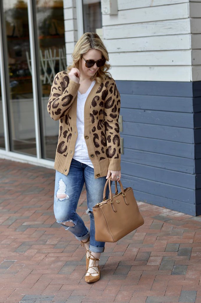 how-to-wear-leopard-in-spring-outfit-idea
