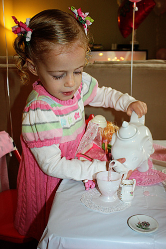 Auttie-pouring-pink-tea