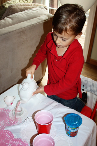 Nathan-pouring-tea